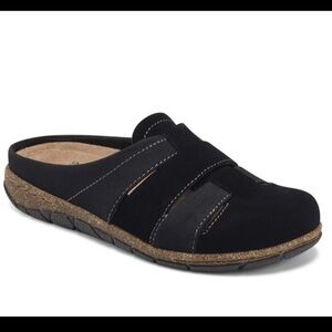 Earth Origins Essential Ellery Black Suede Mule Clogs Women's Size 7